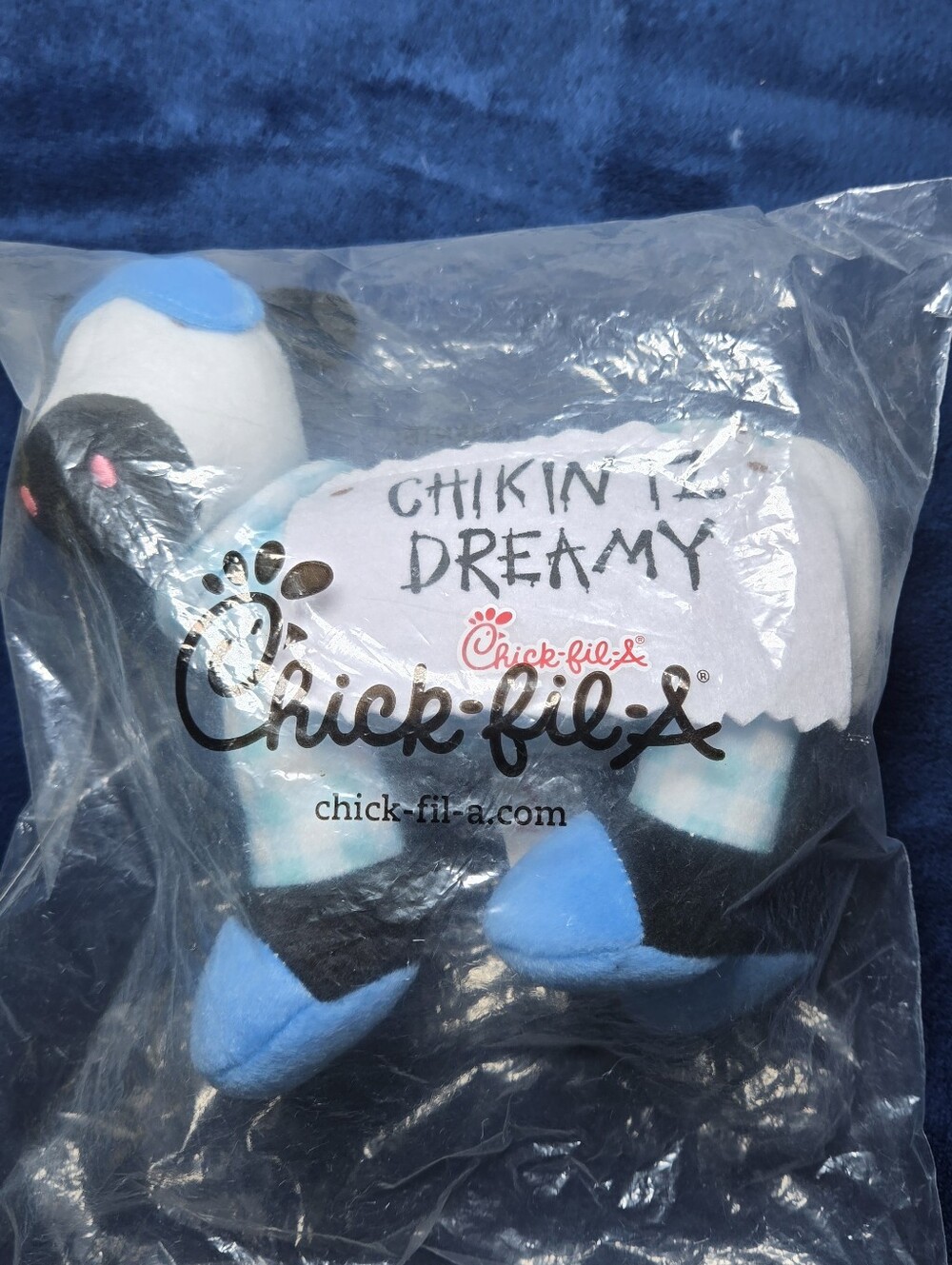 2018 Chick-fil-A Chikin Iz Dreamy Cow Plush Blue & White Pajamas Eye Mask New